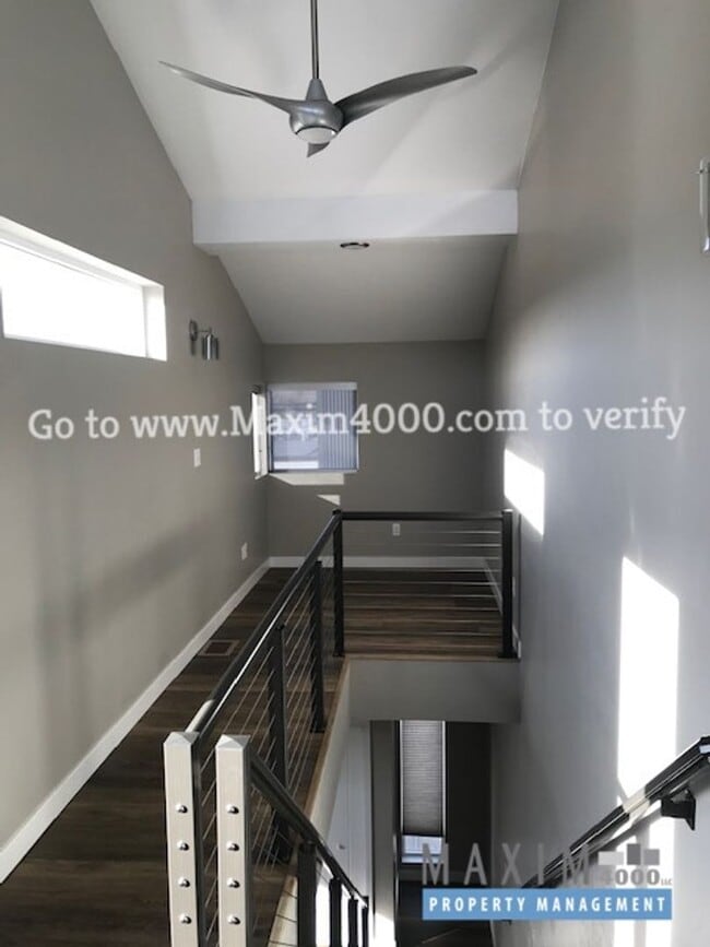 Building Photo - 859 Struthers Ave