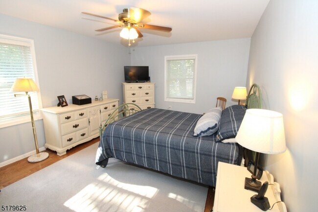 Building Photo - 11 Heritage Dr