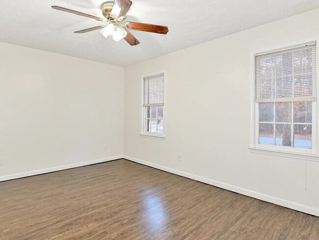 Building Photo - 123 Curtis Rd