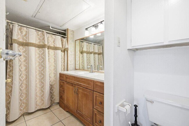 Building Photo - 4500 E Oltorf St