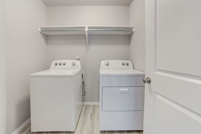 Building Photo - 4/2.5/2 New Construction Available Now!