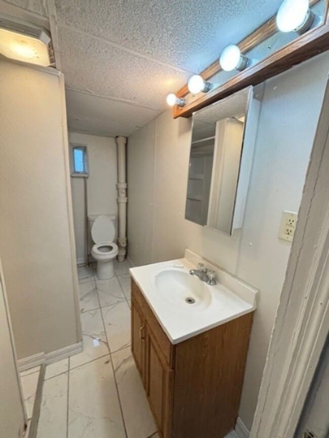 Building Photo - 710 E University Ave