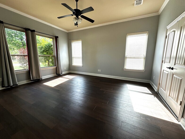 Building Photo - 13172 Deep River Dr