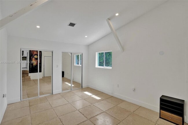 Building Photo - 213 NE 43rd St