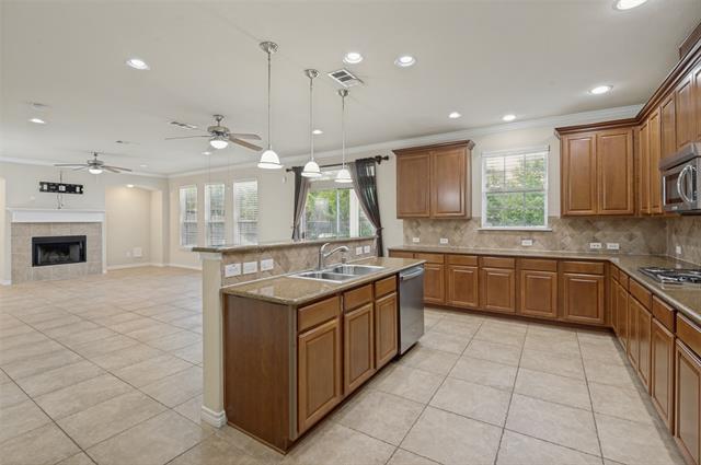 Building Photo - 5996 Clearwater Dr