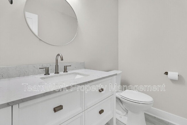 Building Photo - 1752 Skinner Ave