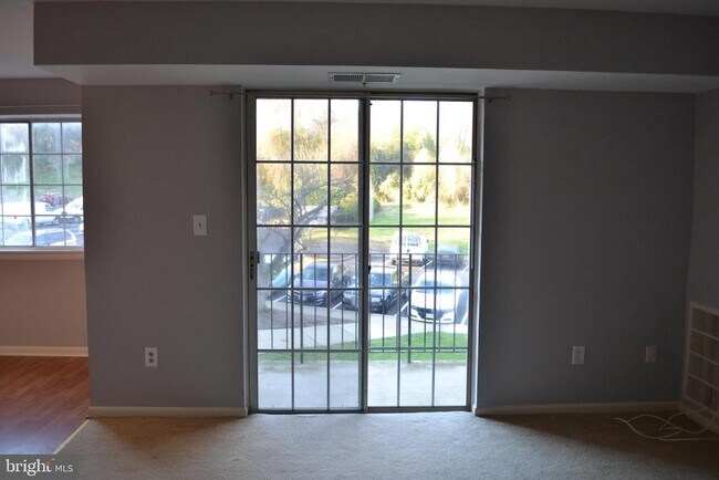 Building Photo - 1523 Colonial Dr