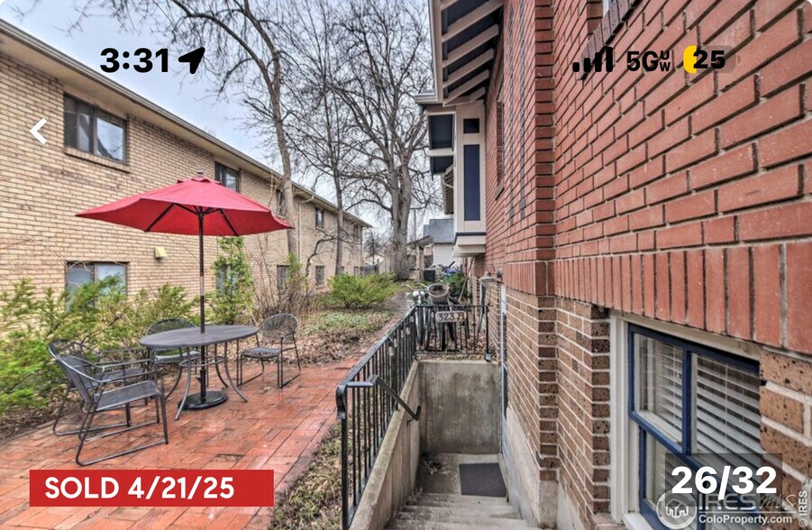 Entrance to apartment - 323 E Magnolia St