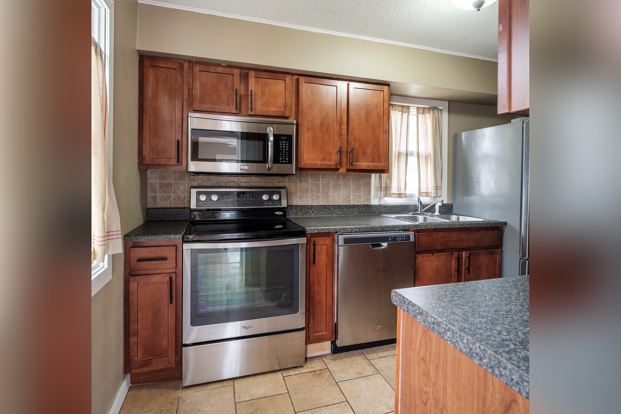 Kitchen - 418 18th Ave SW
