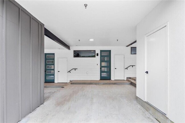 Building Photo - 2804 S 1st St