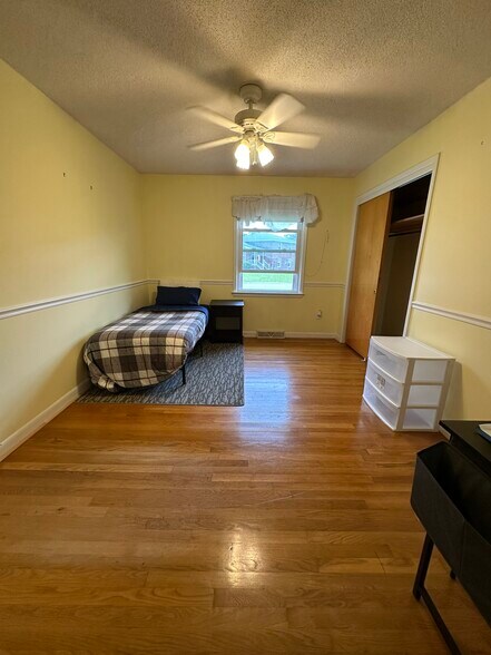 Primary Photo - 6011 Wedgewood Dr