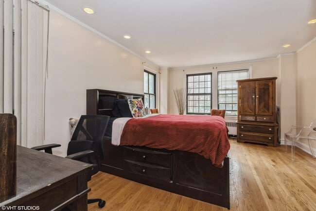 Building Photo - 6901 S Oglesby Ave