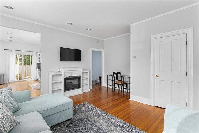 Building Photo - 109 Church St