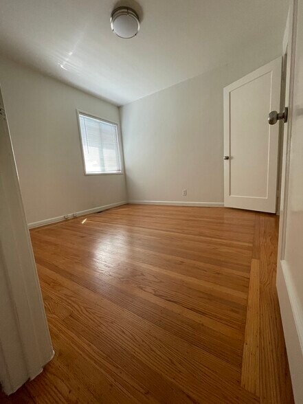 additional bedroom - 1200 Elm St