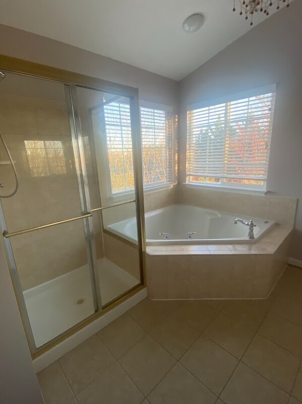 Building Photo - 6765 Sutton Oaks Way