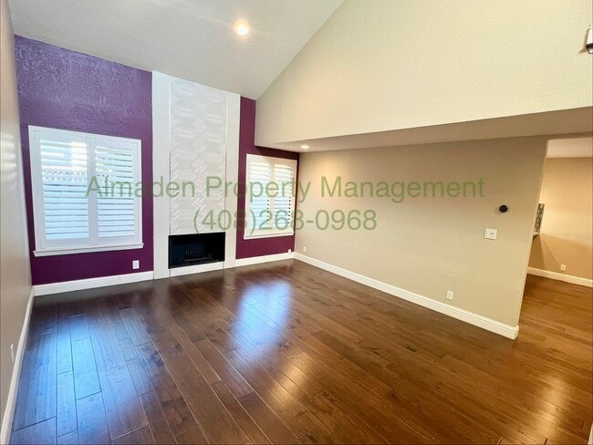 Building Photo - Remodeled Almaden Townhome next to Foothills!! Great Schools & Central A/C!!