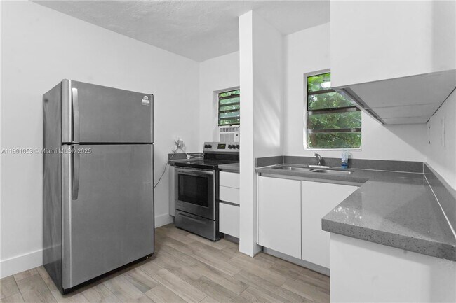 Building Photo - 27 NE 60th Terrace
