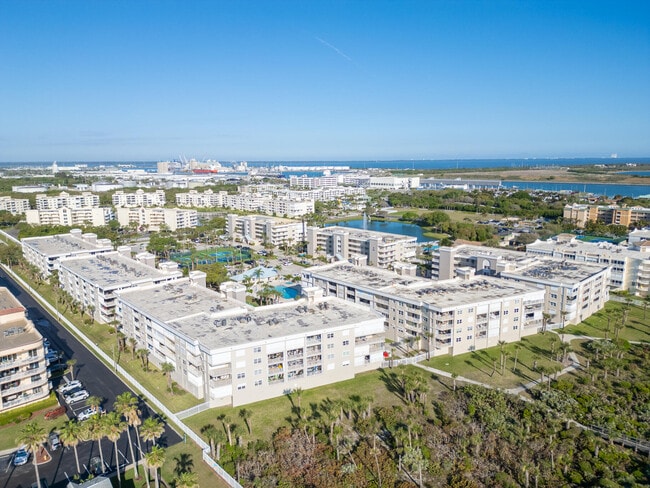 Building Photo - 601 Shorewood Dr
