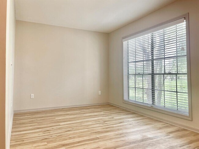 Building Photo - 1311 Antoine Dr