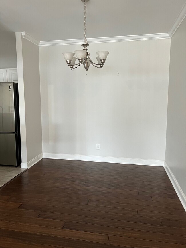 Building Photo - 1945 Tara Ct