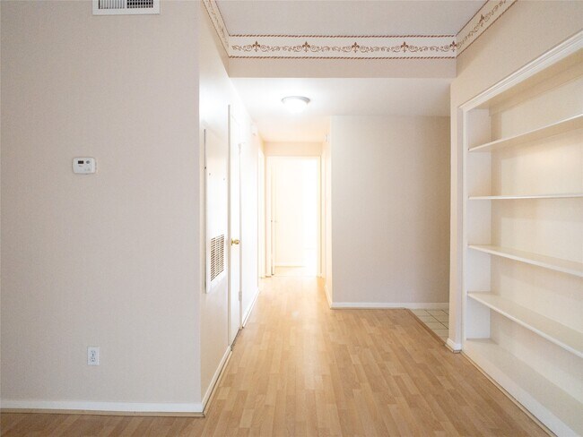 Building Photo - 6500 Harbor Town Dr