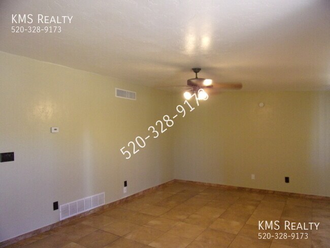 Building Photo - 5625 S Irving Dr