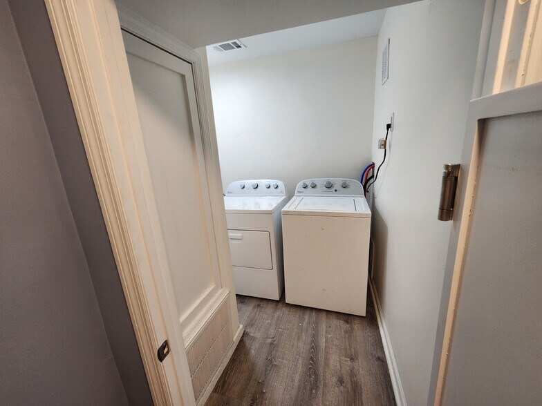 Building Photo - 1603 Richards St