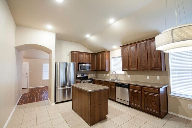 Building Photo - 709 Alder Dr