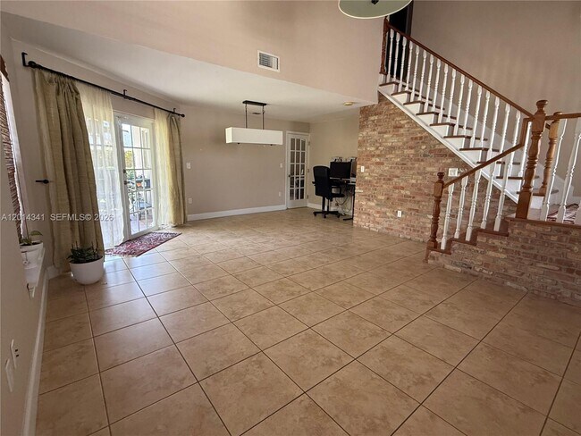 Building Photo - 10161 SW 117th Ct