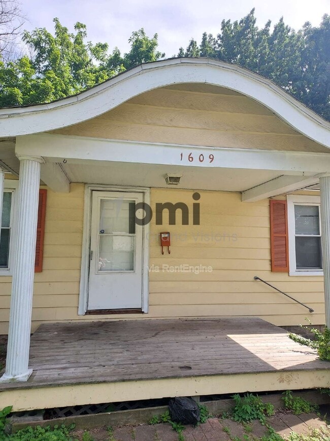 Building Photo - 1609 E Johns Ave