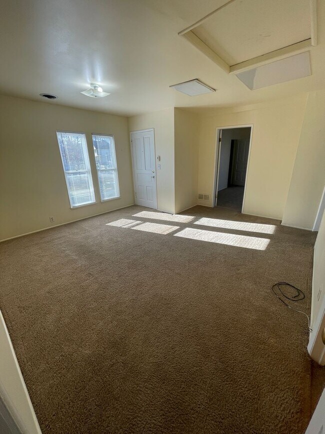 Building Photo - 516 N Adams St