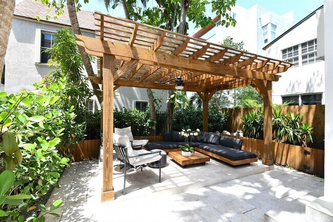 Building Photo - 2918 Bird Ave