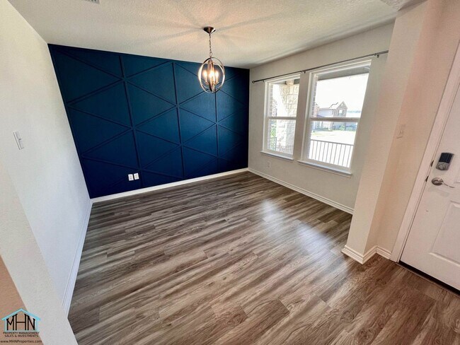 Building Photo - Beautiful 2-story 4 bed/2.5 bath home with...