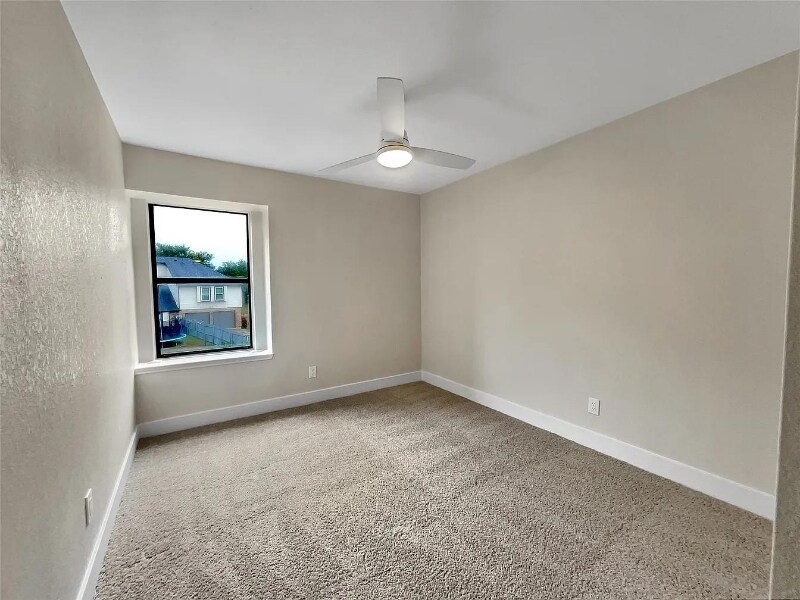 Building Photo - 811 Fawn Valley Dr