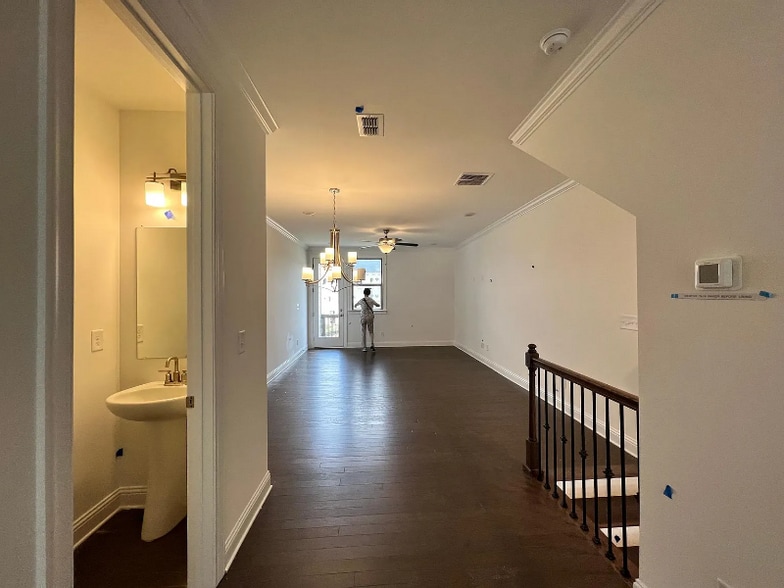 Building Photo - 2426 Figaro Dr