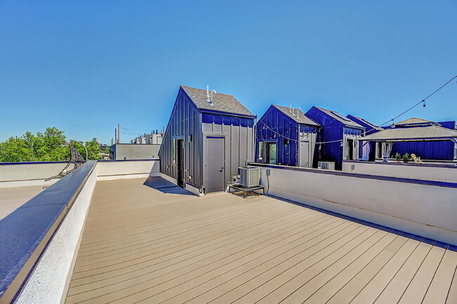Building Photo - $3,400.00 - 2 Bedrooms, 3 Bathrooms, Townh...