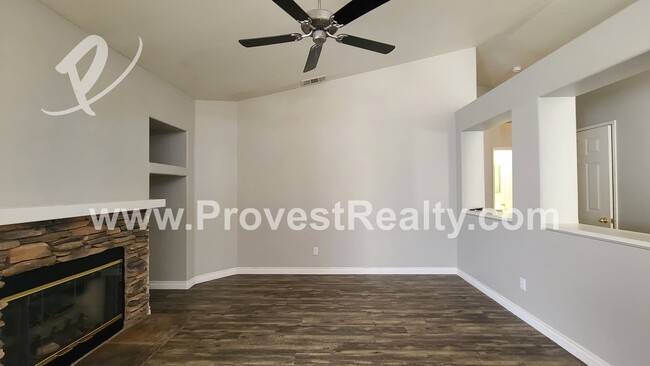 Building Photo - 3 Bedroom 2 Bath Hesperia Home with a bonu...