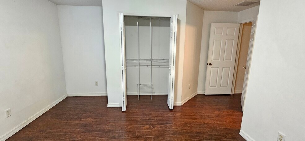 Building Photo - 6007 Scotchwood Gln