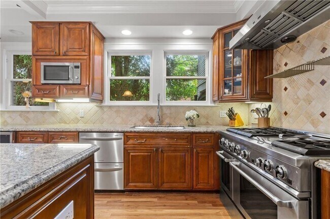 Building Photo - 685 E Morningside Dr NE