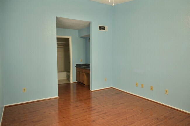 Building Photo - 10555 Turtlewood Ct