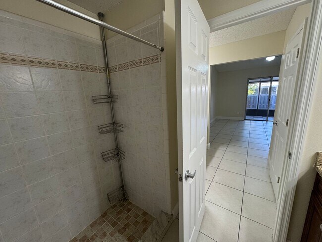 Building Photo - Charming 3 Bedroom, 2 Bathroom Home in Winter Park!!