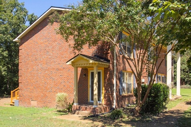 Building Photo - 718 Holder Dr