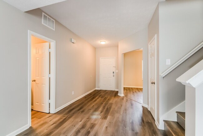 Building Photo - 577 Farnham Dr