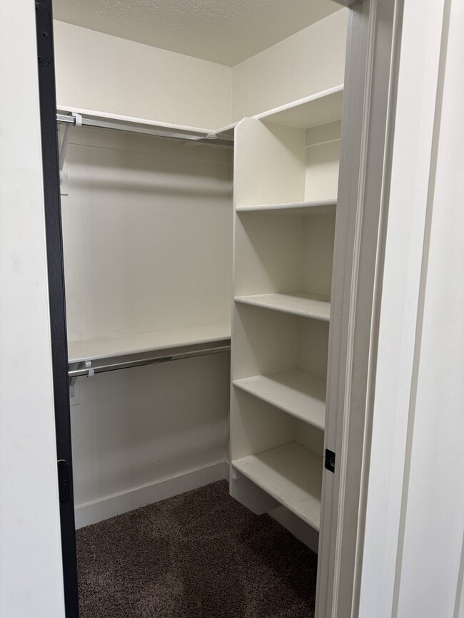 Building Photo - 890 W 110 S