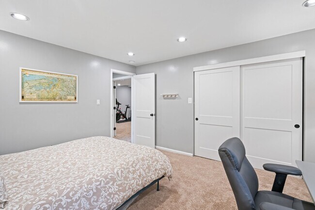 Building Photo - 5191 Linnean Terrace NW