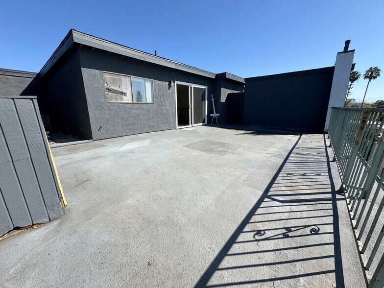 Building Photo - 1444 Centinela Ave