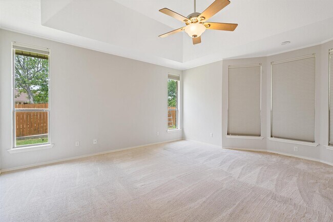 Building Photo - 307 Echo Valley Dr