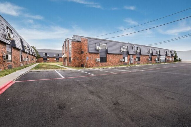 Building Photo - 4320 Canyon Dr