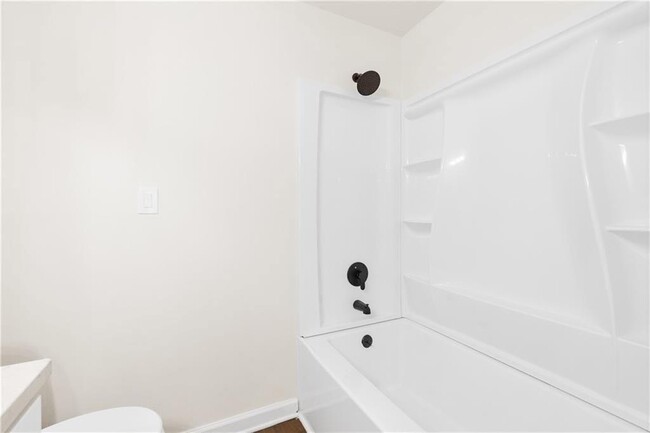 Building Photo - 415 Manor Estates Dr