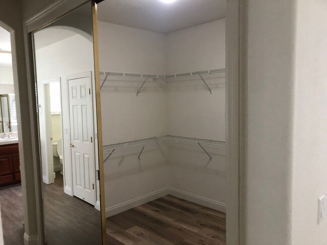 Building Photo - Well Maintained Stoneridge West Village Home!